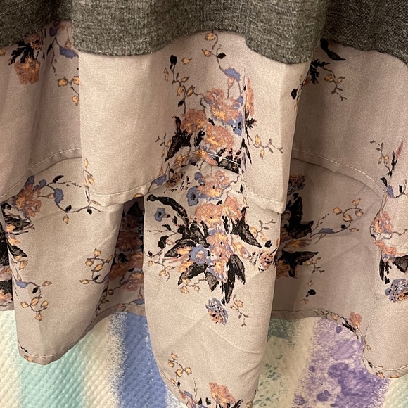 XL floral print grey blouse - Picture 7 of 8